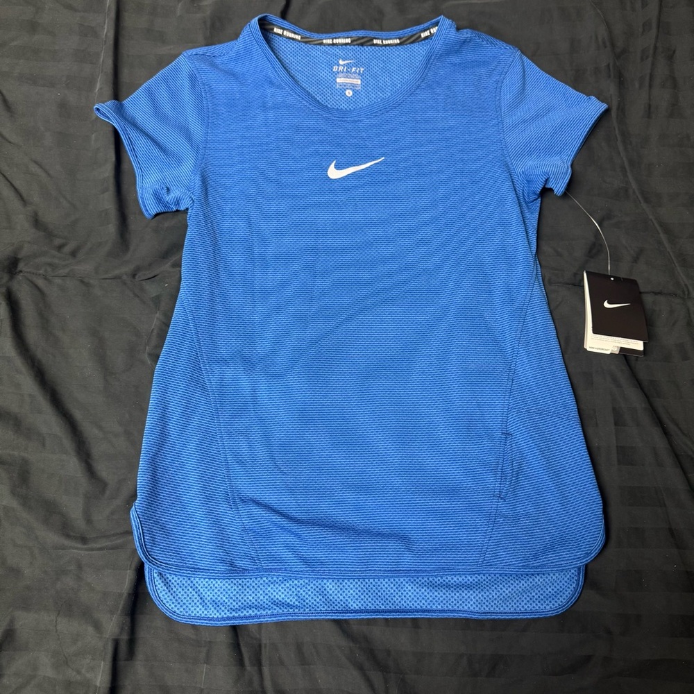 NWT Nike Dri Fit AeroReact Women Running Shirt Blue Size Small
